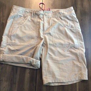 Women’s The North Face Two-For! 9” Roll Up Shorts.